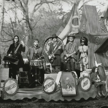 The Raconteurs • Consolers Of The Lonely
